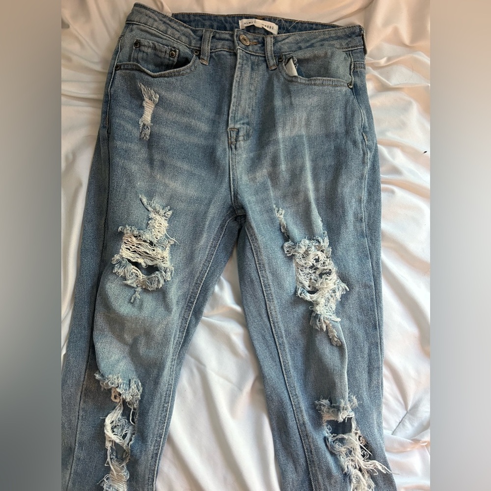 Baggy ripped jeans